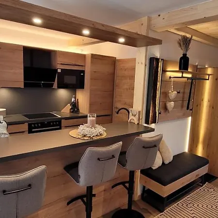 Hochalmbahnen 1-19, Maislaufeldweg 1s *